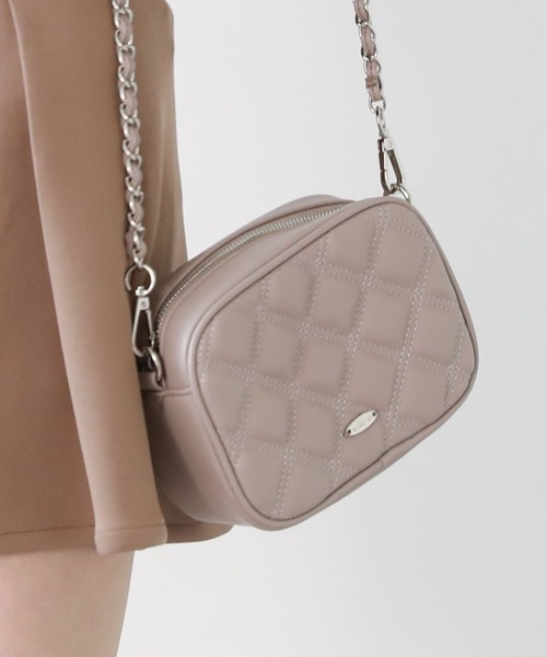 archives（アルシーヴ）の「Ｗステッチキルトバッグ（ショルダーバッグ・レディース・ブラック/グレイッシュベージュ/アイボリー・FREE）」の3枚目の写真