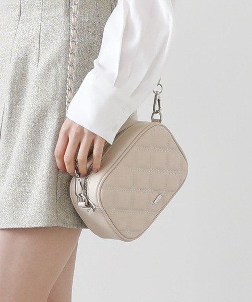 archives（アルシーヴ）の「Ｗステッチキルトバッグ（ショルダーバッグ・レディース・ブラック/グレイッシュベージュ/アイボリー・FREE）」の6枚目の写真