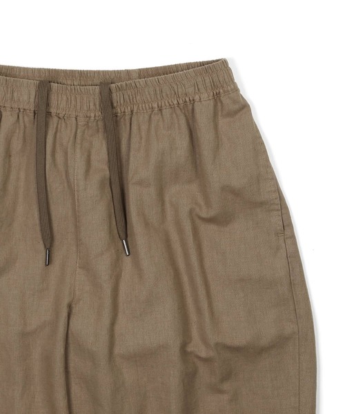 The DUFFER of ST.GEORGE（ザダファーオブセントジョージ）の「ECO FRIENDLY DYEING GATHERED WIDE PANTS：サステナブル エコ テーパード イージーワイドパンツ（その他パンツ・メンズ・ブラック/ブラウン/カーキ・SMALL/MEDIUM/LARGE/X-LARGE）」の9枚目の写真