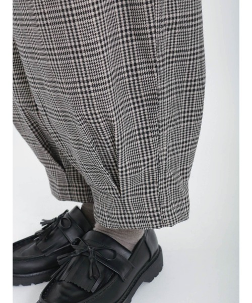 Samansa Mos2（サマンサ モスモス）の「裾タックテーパードパンツ（その他パンツ・レディース・ブラック/ベージュ/ネイビー/カーキ・ﾌﾘ-）」の13枚目の写真