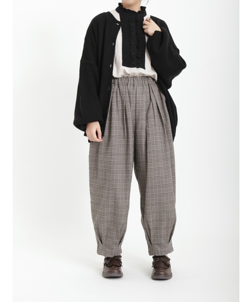 Samansa Mos2（サマンサ モスモス）の「裾タックテーパードパンツ（その他パンツ・レディース・ブラック/ベージュ/ネイビー/カーキ・ﾌﾘ-）」の16枚目の写真