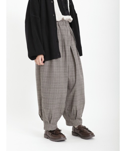 Samansa Mos2（サマンサ モスモス）の「裾タックテーパードパンツ（その他パンツ・レディース・ブラック/ベージュ/ネイビー/カーキ・ﾌﾘ-）」の19枚目の写真