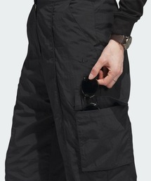 adidas（アディダス）の「プレミアム エッセンシャルズ ナイロンカーゴ