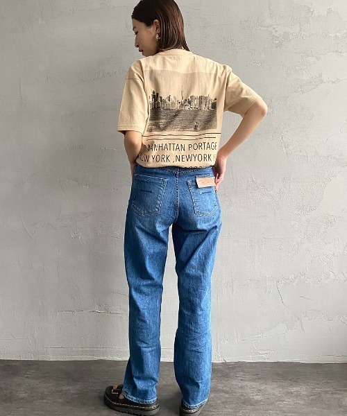 Manhattan Portage（マンハッタンポーテージ）の「[MANHATTAN PORTAGE/マンハッタンポーテージ] 別注 バックフォトプリントTシャツ（Tシャツ/カットソー・レディース・ホワイト/ベージュ/ネイビー・S/M/L/XL）」の9枚目の写真
