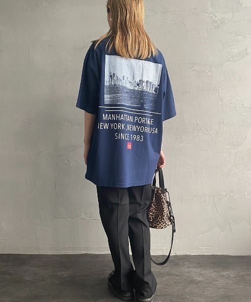 Manhattan Portage（マンハッタンポーテージ）の「[MANHATTAN PORTAGE/マンハッタンポーテージ] 別注 バックフォトプリントTシャツ（Tシャツ/カットソー・レディース・ホワイト/ベージュ/ネイビー・S/M/L/XL）」の20枚目の写真
