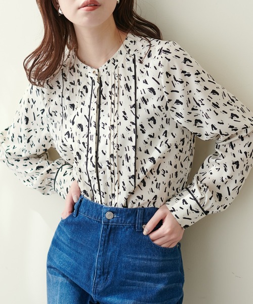 natural couture(ナチュラルクチュール)の「ピンタック×パイピングブラウス(シャツ/ブラウス・レディース・その他2/その他1/オフホワイト/サックスブルー/ピンクベージュ・FREE)」の5枚目の写真