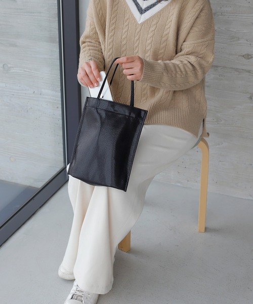 ANEMONE（アネモネ）の「メタリックショルダー2WAYサブバッグ[バンケット]（ショルダーバッグ・レディース・ブラック/シルバー/ピンク/ゴールド/ベージュ・FREE）」の2枚目の写真