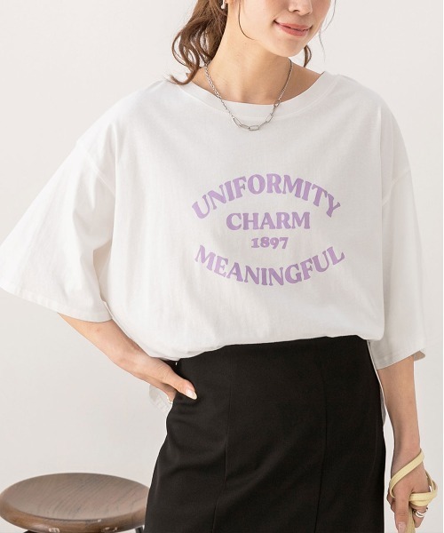 ad thie(アドティエ)の「裾ラウンド・オーバーサイズロゴプリントTシャツ(Tシャツ/カットソー・レディース・ブラック/オートミール/アイボリー/ネイビー/ベビーピンク/ホワイト/オフホワイト/ピンクベージュ・FREE/LL)」の5枚目の写真