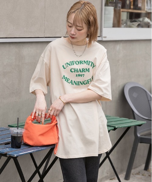 ad thie(アドティエ)の「裾ラウンド・オーバーサイズロゴプリントTシャツ(Tシャツ/カットソー・レディース・ブラック/オートミール/アイボリー/ネイビー/ベビーピンク/ホワイト/オフホワイト/ピンクベージュ・FREE/LL)」の9枚目の写真