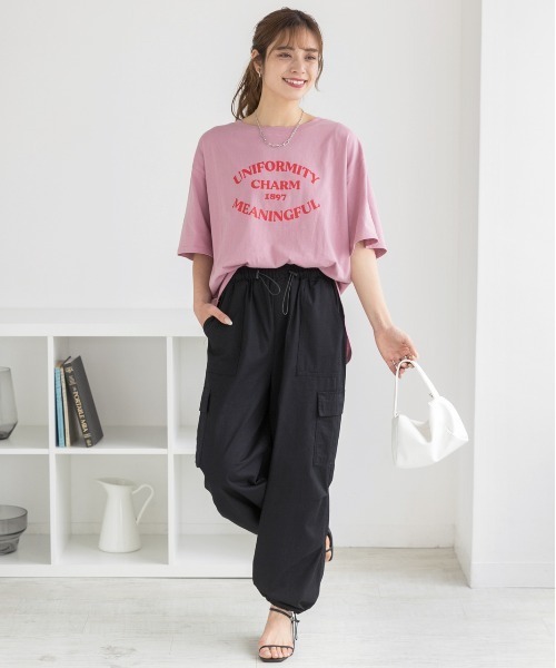 ad thie(アドティエ)の「裾ラウンド・オーバーサイズロゴプリントTシャツ(Tシャツ/カットソー・レディース・ブラック/オートミール/アイボリー/ネイビー/ベビーピンク/ホワイト/オフホワイト/ピンクベージュ・FREE/LL)」の17枚目の写真