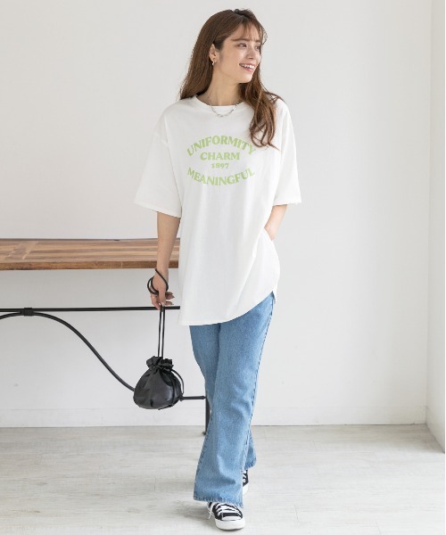 ad thie(アドティエ)の「裾ラウンド・オーバーサイズロゴプリントTシャツ(Tシャツ/カットソー・レディース・ブラック/オートミール/アイボリー/ネイビー/ベビーピンク/ホワイト/オフホワイト/ピンクベージュ・FREE/LL)」の10枚目の写真