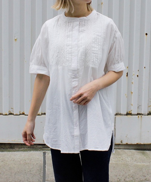 Fizz(フィズ)の「【Fizz/フィズ】 ピンタック切替えブラウス(シャツ/ブラウス・レディース・ブラック/オフホワイト/グレイッシュベージュ・M)」の1枚目の写真