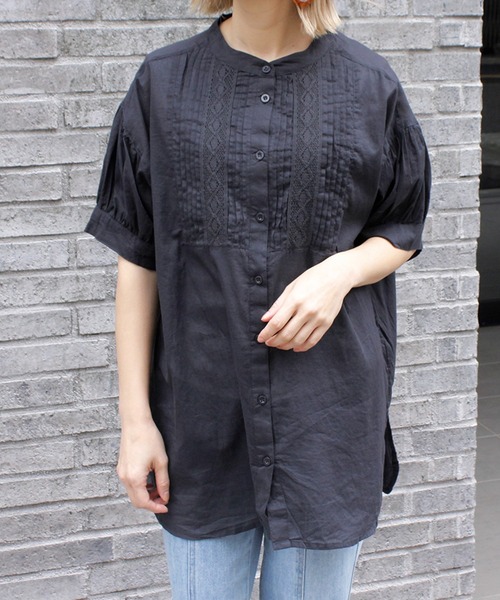 Fizz(フィズ)の「【Fizz/フィズ】 ピンタック切替えブラウス(シャツ/ブラウス・レディース・ブラック/オフホワイト/グレイッシュベージュ・M)」の2枚目の写真