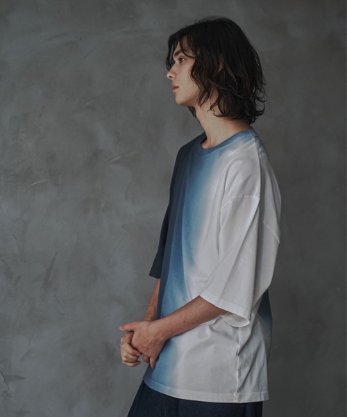 shiki tokyo(シキトウキョウ)の「Oversized Gradation Tie Dye Tshirts / オーバーサイズグラデーションタイダイTシャツ(Tシャツ/カットソー・メンズ・ダークブラウン/ダークブルー・SMALL/MEDIUM/LARGE)」の19枚目の写真