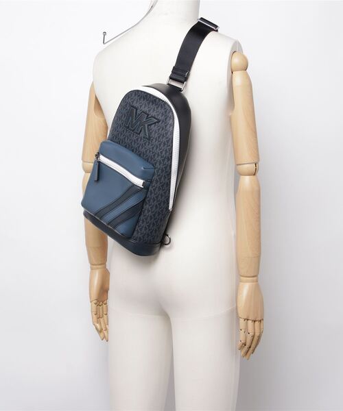 MICHAEL KORS（マイケルコース）の「COOPER スリングパック - MKシグネチャー（バックパック/リュック・メンズ・ブルー系その他・FREE）」の5枚目の写真