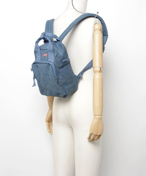 Levi's（リーバイス）の「Levi's/リーバイス LEVI'S(R)ACCESSORY LARGE バックパック ブルー（バックパック/リュック・レディース・ライトブルー・OS）」の5枚目の写真
