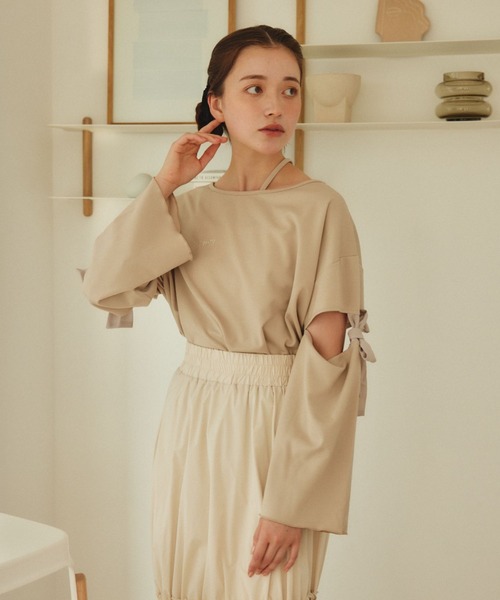 pomiii(ポミー)の「リボンショルダーロンT(Tシャツ/カットソー・レディース・グレイッシュベージュ/ブラック・FREE)」の3枚目の写真