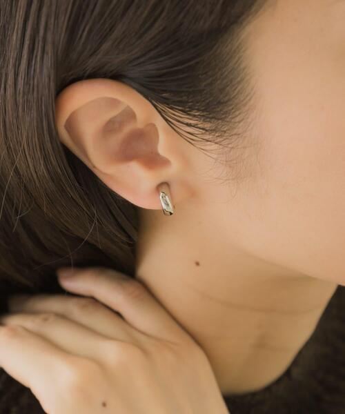 SMELLY(スメリー)の「プックリラインミニイヤリング(イヤリング・レディース・ゴールド/シルバー・-)」の1枚目の写真