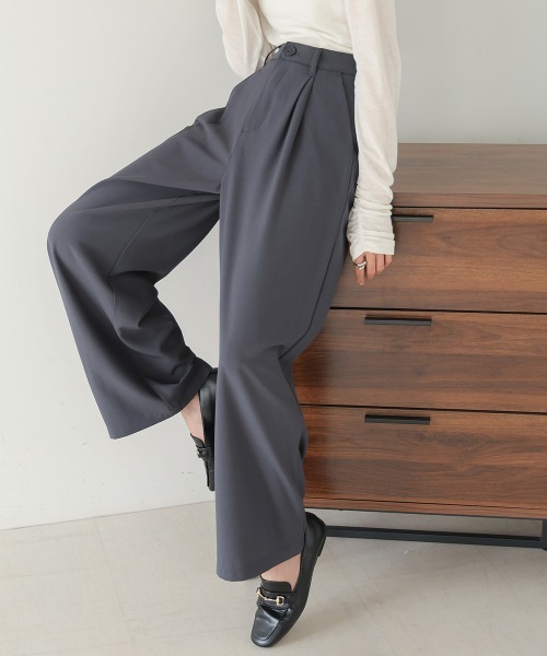 Bab（バブ）の「【S・M・Lサイズ展開あり】2タックセンタープレスストレートパンツ（スラックス・レディース・グレー/ホワイト系その他/ブラウン/ブラック・M/L/S）」の16枚目の写真