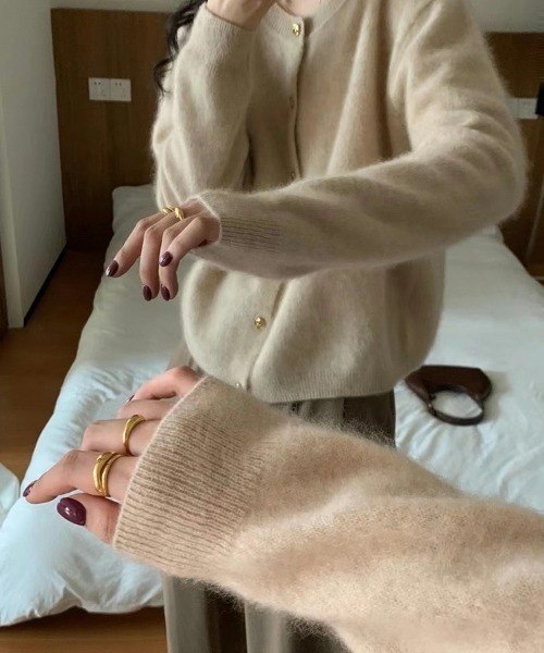 ap retro(アプレトロ)の「ゴールドボタンニットカーディガン/金ボタンニットカーディガン(カーディガン/ボレロ・レディース・ベージュ/ブラウン/アイボリー/グレー/ブラック・FREE)」の6枚目の写真