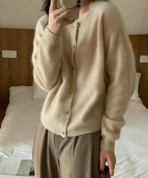 ap retro(アプレトロ)の「ゴールドボタンニットカーディガン/金ボタンニットカーディガン(カーディガン/ボレロ・レディース・ベージュ/ブラウン/アイボリー/グレー/ブラック・FREE)」の8枚目の写真