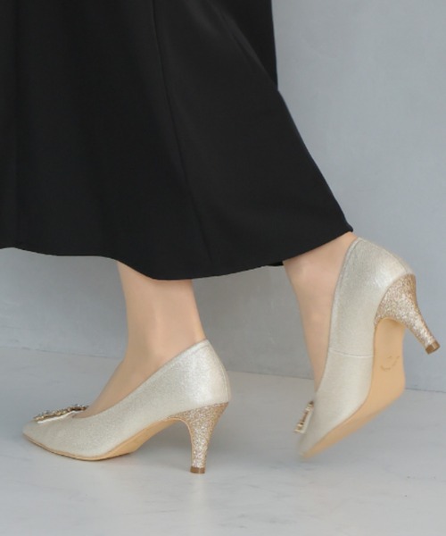 jurer（ジュレ）の「ポインテッドトゥビジューバックルパンプス（パンプス・レディース・ゴールド/プラチナム/ブラック・S/M/L/LL）」の19枚目の写真