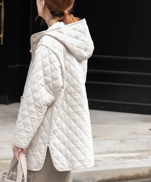 FORK&SPOON(フォークアンドスプーン)の「FORK&SPOON キルティングミドルフーディーコート(ダウンジャケット/コート・レディース・アイボリー/グリーン系その他・1)」の20枚目の写真