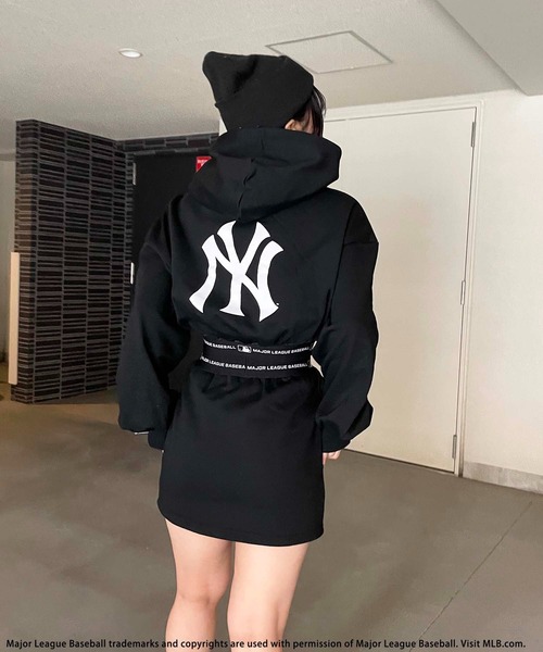 BACK TO THE FIELD(バック トゥー ザ フィールド)の「【MLB】バックロゴウエストラインセットアップ(ワンピース・レディース・ブラック/ホワイト/イエロー・FREE)」の7枚目の写真