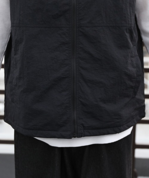 ８(eight)（エイト）の「ナイロンジップベスト（ベスト・メンズ・カーキ/ブラック/グレー・LARGE/MEDIUM）」の15枚目の写真