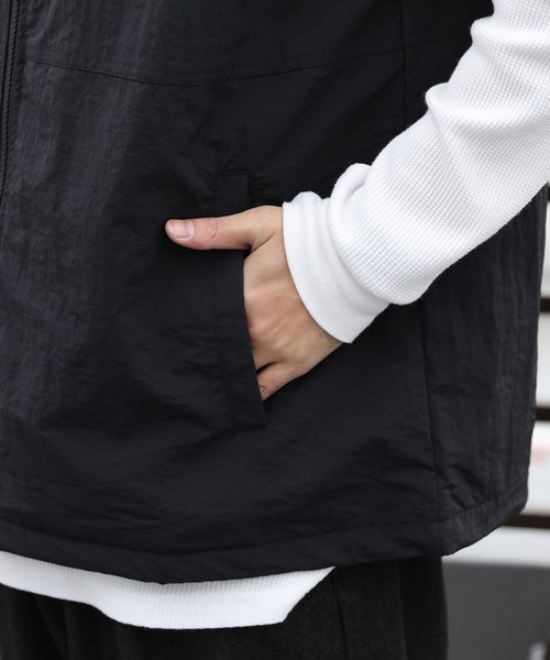 ８(eight)（エイト）の「ナイロンジップベスト（ベスト・メンズ・カーキ/ブラック/グレー・LARGE/MEDIUM）」の14枚目の写真