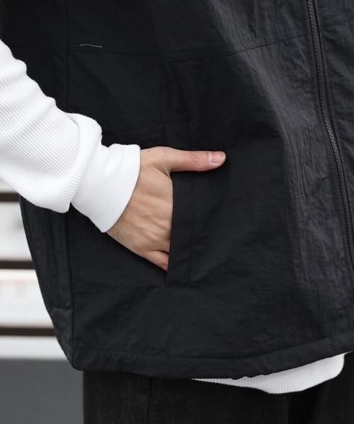 ８(eight)（エイト）の「ナイロンジップベスト（ベスト・メンズ・カーキ/ブラック/グレー・LARGE/MEDIUM）」の12枚目の写真