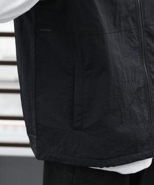 ８(eight)（エイト）の「ナイロンジップベスト（ベスト・メンズ・カーキ/ブラック/グレー・LARGE/MEDIUM）」の11枚目の写真