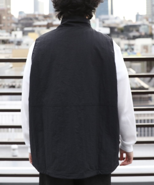 ８(eight)（エイト）の「ナイロンジップベスト（ベスト・メンズ・カーキ/ブラック/グレー・LARGE/MEDIUM）」の18枚目の写真