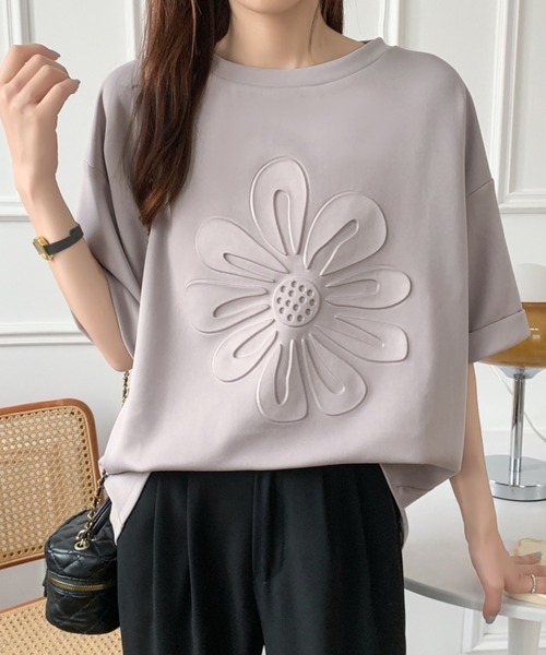 ECLIN(エクラン)の「ビックシルエットフラワーエンボス加工半袖Tシャツ(Tシャツ/カットソー・レディース・ホワイト/ブラック/ベージュ/グレー・M/L)」の10枚目の写真