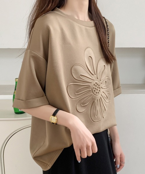 ECLIN(エクラン)の「ビックシルエットフラワーエンボス加工半袖Tシャツ(Tシャツ/カットソー・レディース・ホワイト/ブラック/ベージュ/グレー・M/L)」の19枚目の写真