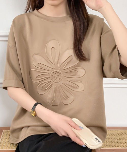 ECLIN(エクラン)の「ビックシルエットフラワーエンボス加工半袖Tシャツ(Tシャツ/カットソー・レディース・ホワイト/ブラック/ベージュ/グレー・M/L)」の21枚目の写真