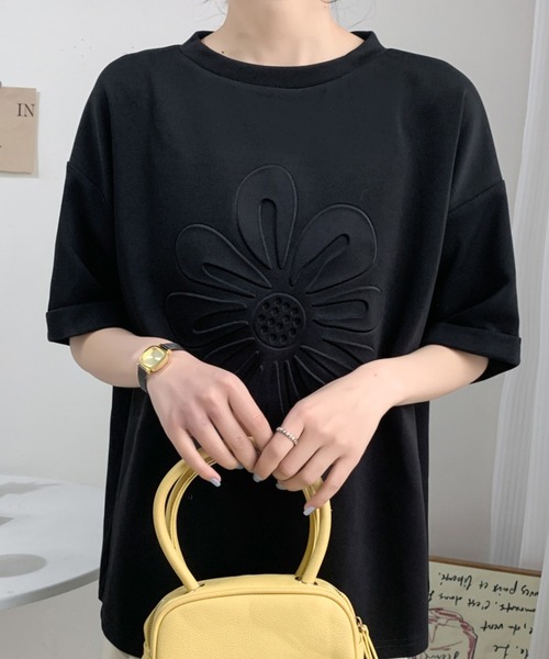 ECLIN(エクラン)の「ビックシルエットフラワーエンボス加工半袖Tシャツ(Tシャツ/カットソー・レディース・ホワイト/ブラック/ベージュ/グレー・M/L)」の5枚目の写真