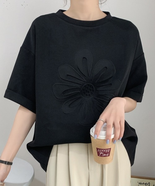 ECLIN(エクラン)の「ビックシルエットフラワーエンボス加工半袖Tシャツ(Tシャツ/カットソー・レディース・ホワイト/ブラック/ベージュ/グレー・M/L)」の6枚目の写真