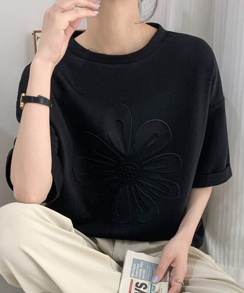 ECLIN(エクラン)の「ビックシルエットフラワーエンボス加工半袖Tシャツ(Tシャツ/カットソー・レディース・ホワイト/ブラック/ベージュ/グレー・M/L)」の7枚目の写真