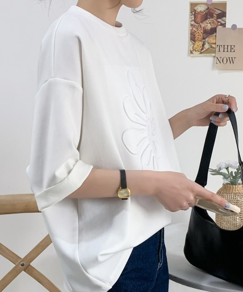 ECLIN(エクラン)の「ビックシルエットフラワーエンボス加工半袖Tシャツ(Tシャツ/カットソー・レディース・ホワイト/ブラック/ベージュ/グレー・M/L)」の14枚目の写真