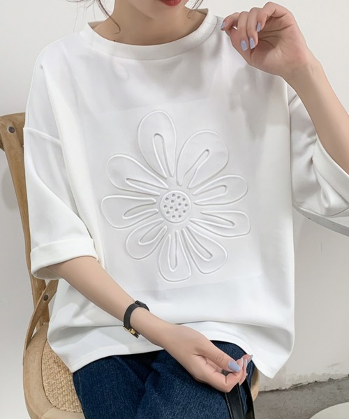 ECLIN(エクラン)の「ビックシルエットフラワーエンボス加工半袖Tシャツ(Tシャツ/カットソー・レディース・ホワイト/ブラック/ベージュ/グレー・M/L)」の15枚目の写真