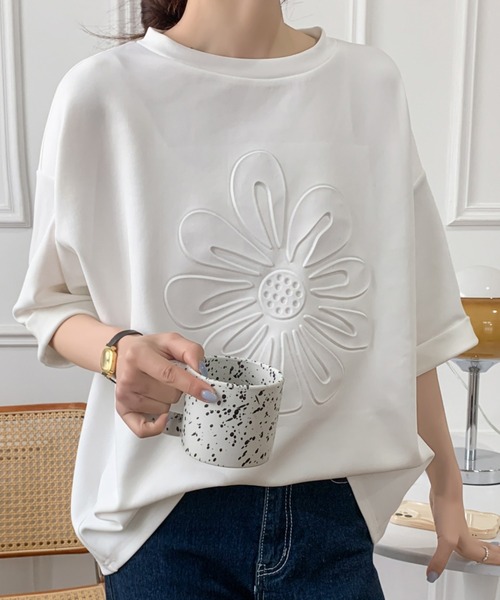 ECLIN(エクラン)の「ビックシルエットフラワーエンボス加工半袖Tシャツ(Tシャツ/カットソー・レディース・ホワイト/ブラック/ベージュ/グレー・M/L)」の17枚目の写真