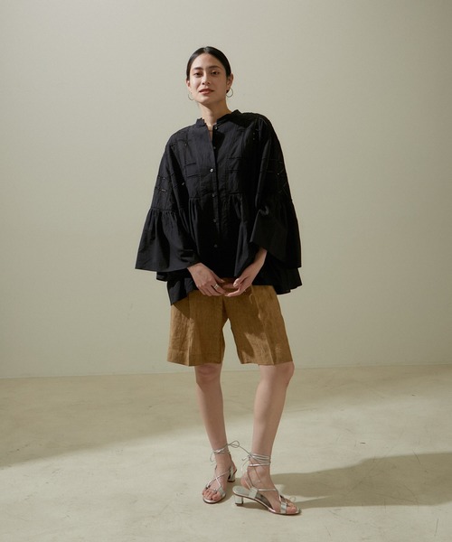SALON adam et rope'(サロン アダム エ ロペ)の「エンブロイダリーヘムギャザーブラウス/シャツ(シャツ/ブラウス・レディース・ホワイト/ブラック・FREE)」の9枚目の写真
