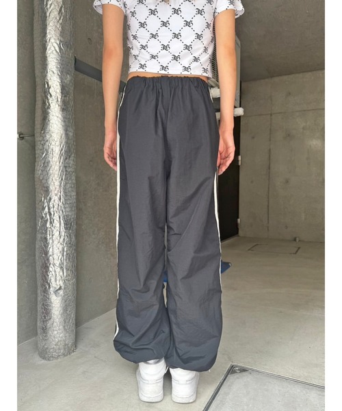 EGOIST(エゴイスト)の「ナイロンワッシャーラインワイドパンツ(その他パンツ・レディース・ブラック/ホワイト・FREE)」の17枚目の写真