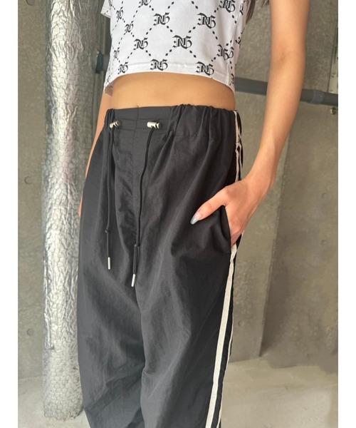 EGOIST(エゴイスト)の「ナイロンワッシャーラインワイドパンツ(その他パンツ・レディース・ブラック/ホワイト・FREE)」の10枚目の写真
