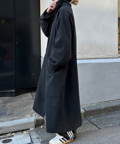 flaner（フラネ）の「Loose 2way soutien collar coat / ルーズ2wayステンカラーコート（ステンカラーコート・レディース・ブラック/ダークブラウン・LARGE/MEDIUM）」の4枚目の写真