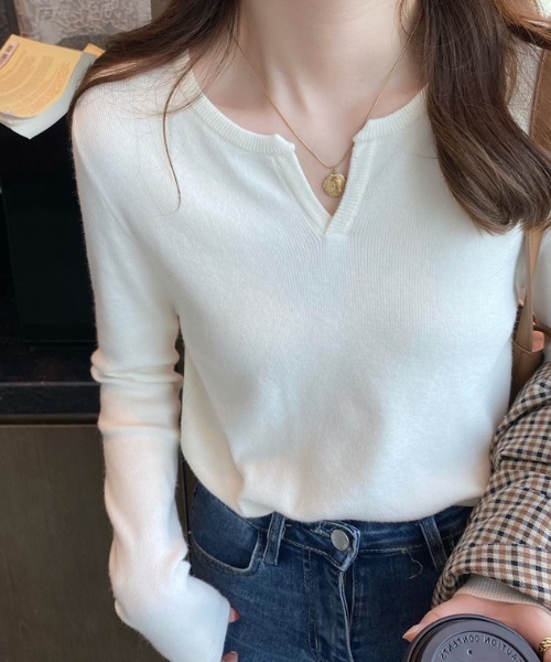 ECLIN（エクラン）の「キーネック長袖もちもちニットトップス（ニット/セーター・レディース・ホワイト/ベージュ/オレンジ/アイボリー/ブラック・FREE）」の6枚目の写真