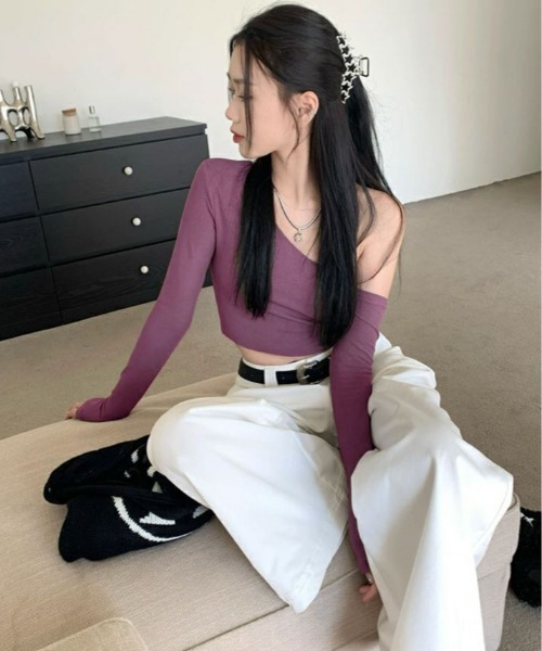 kirakiraShop（キラキラショップ）の「ワンショルダー ショート丈 ロング スリーブ トップス（シャツ/ブラウス・レディース・グレー/パープル/ホワイト/ブラック・FREE）」の4枚目の写真