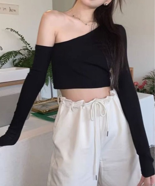 kirakiraShop（キラキラショップ）の「ワンショルダー ショート丈 ロング スリーブ トップス（シャツ/ブラウス・レディース・グレー/パープル/ホワイト/ブラック・FREE）」の14枚目の写真