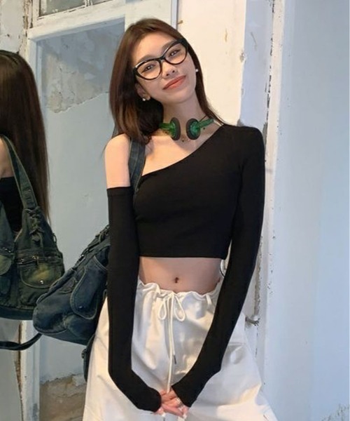 kirakiraShop（キラキラショップ）の「ワンショルダー ショート丈 ロング スリーブ トップス（シャツ/ブラウス・レディース・グレー/パープル/ホワイト/ブラック・FREE）」の18枚目の写真